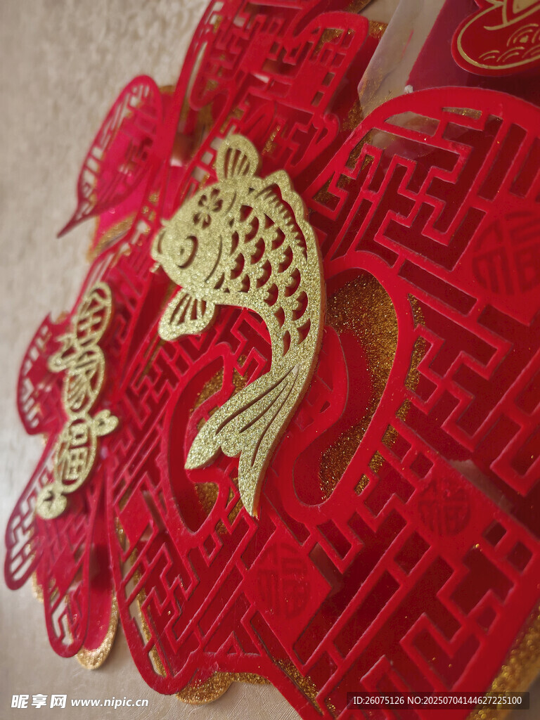 红色剪纸鱼饰