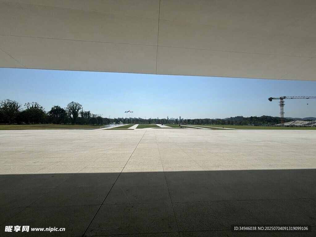 空旷施工场地全景