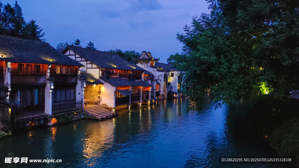 江南水乡夜景古色古香