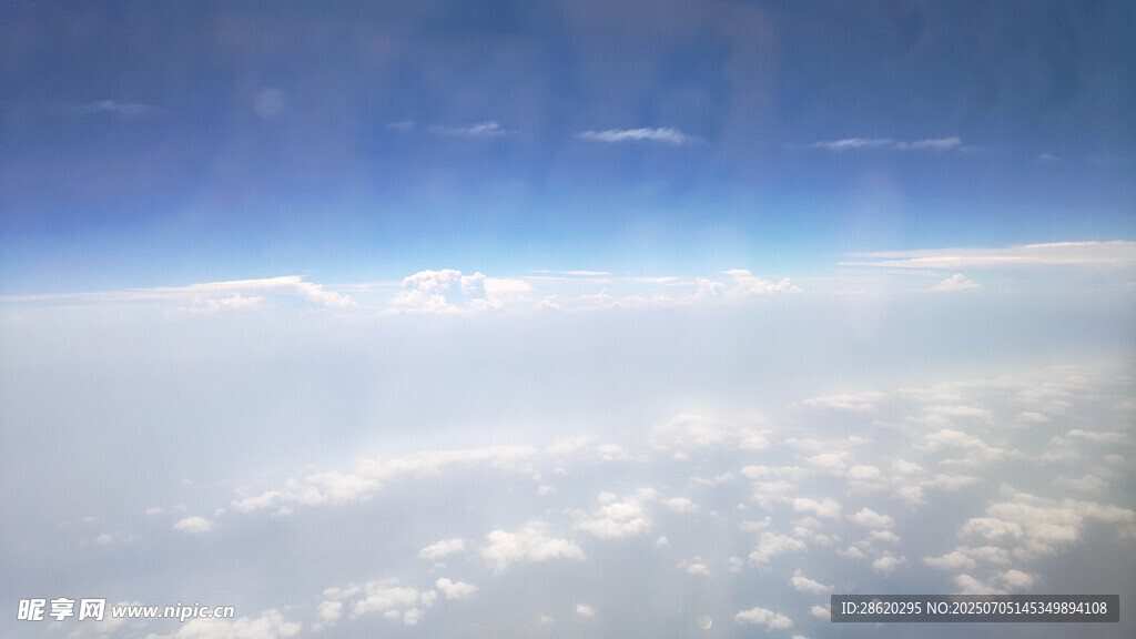 高空俯瞰云海美景