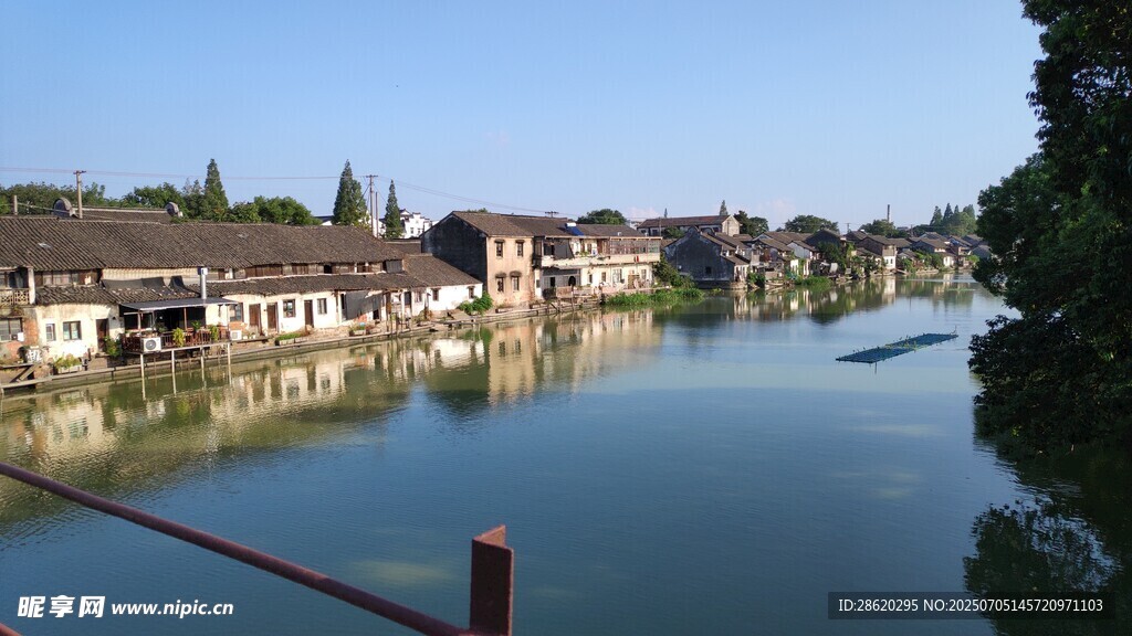 江南水乡河畔古朴景致