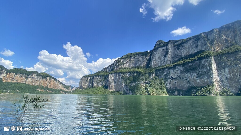 壮丽山水风光图