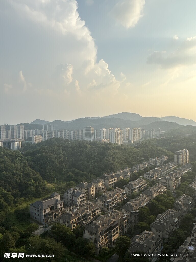 城市与山林交融的住宅区