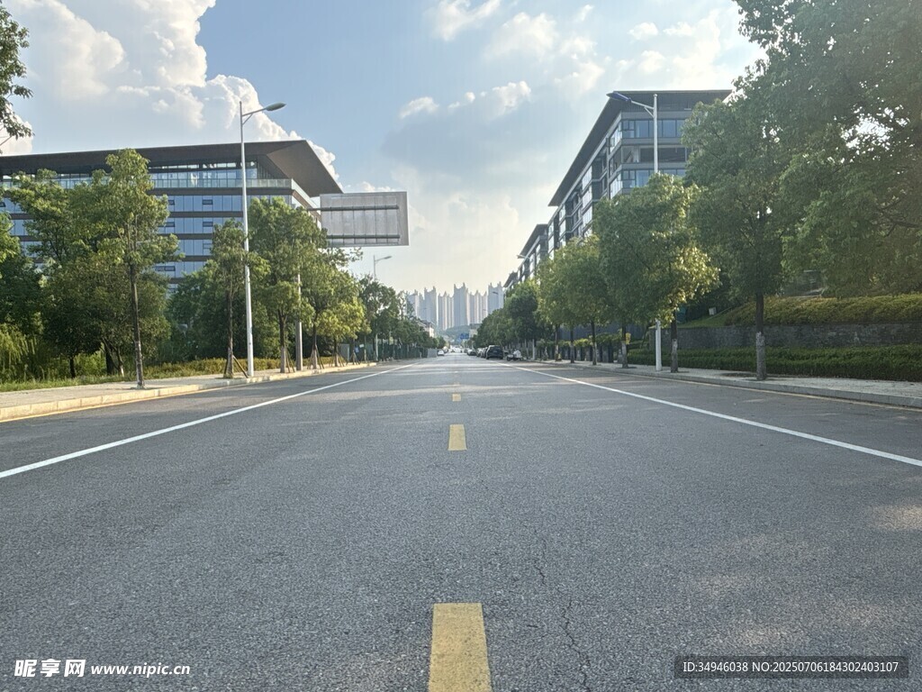 宽阔城市道路