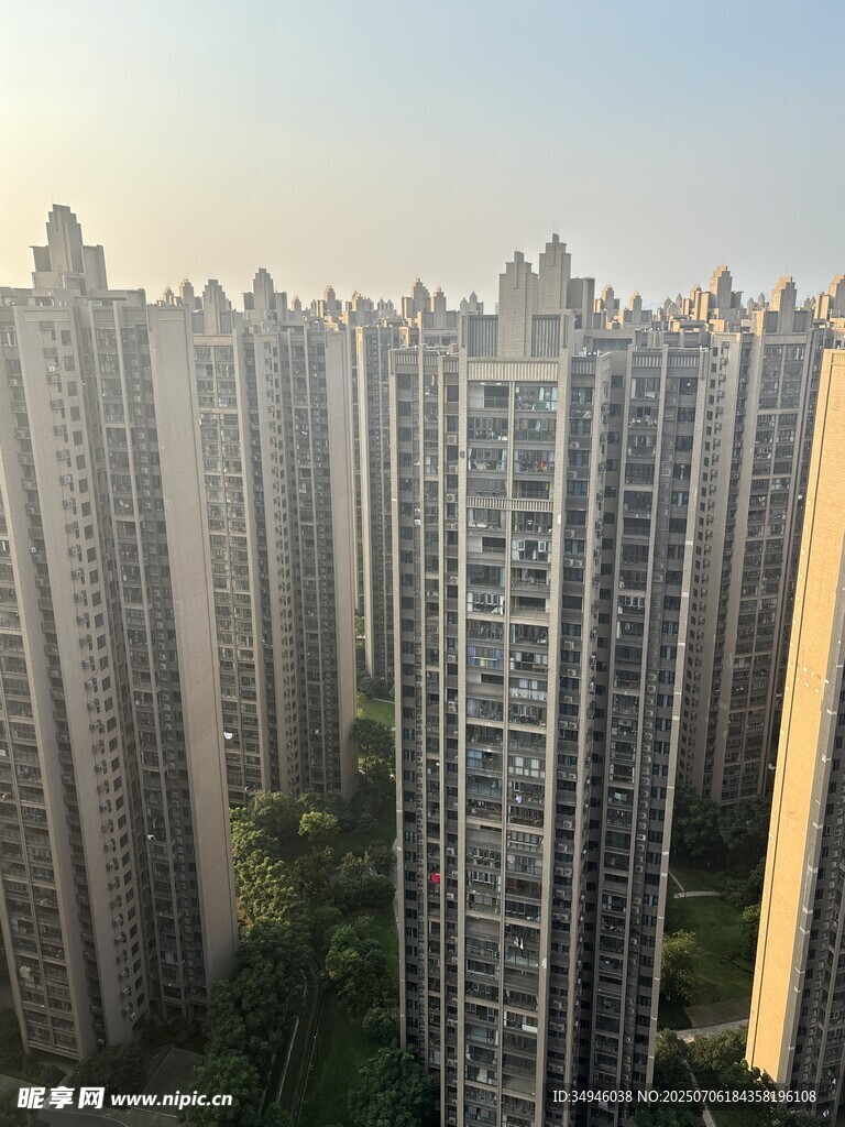 城市林立的高层住宅楼