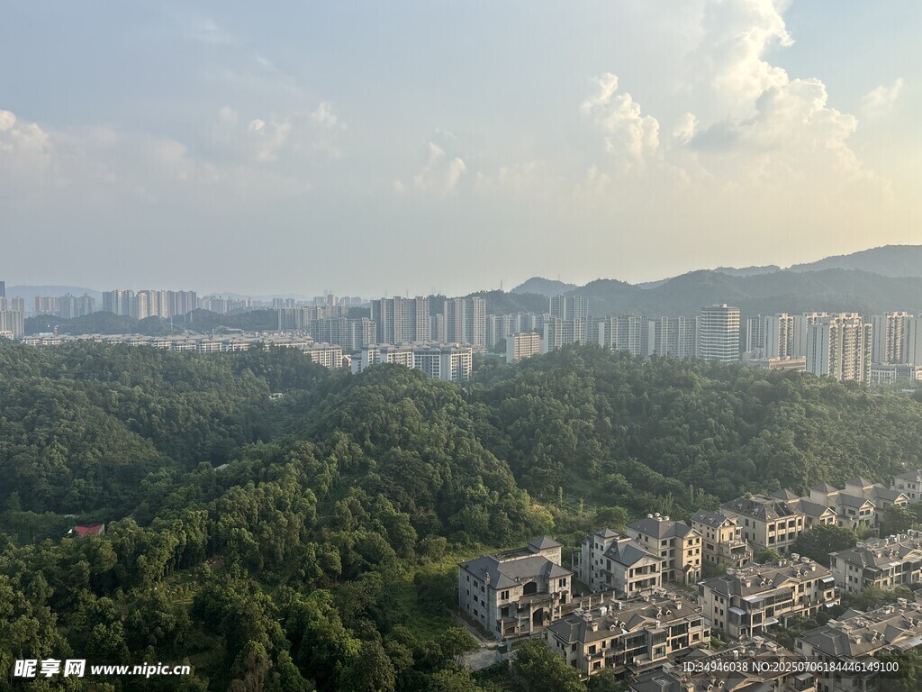 城市山林景观俯瞰图
