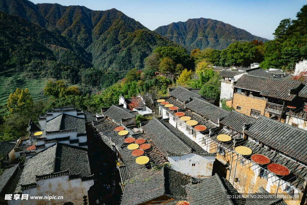 山间村落景致