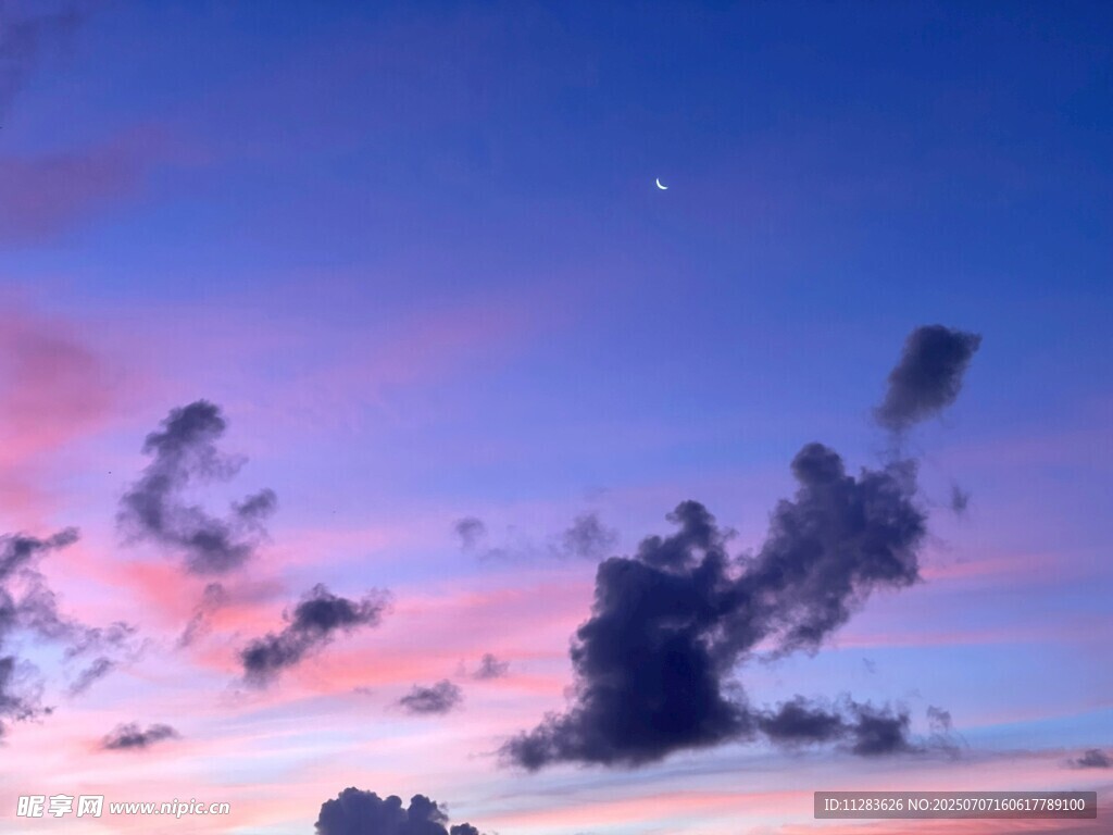 梦幻天空中的绚丽云彩