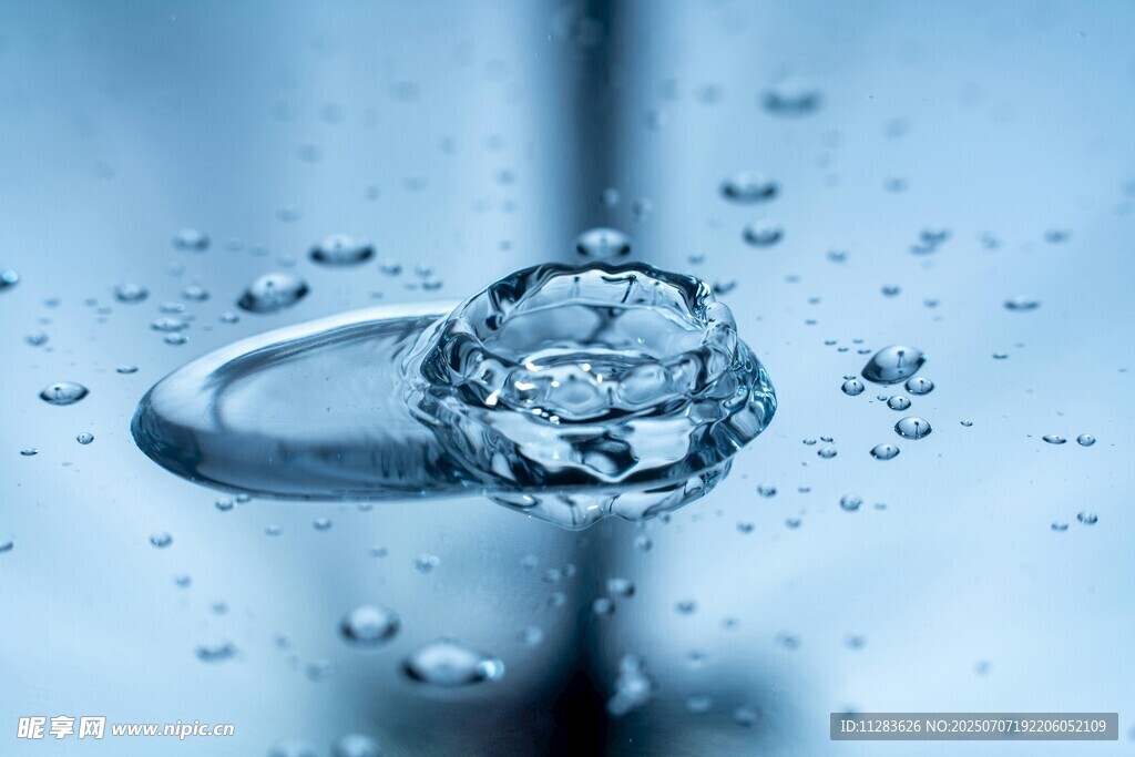 水滴晶莹