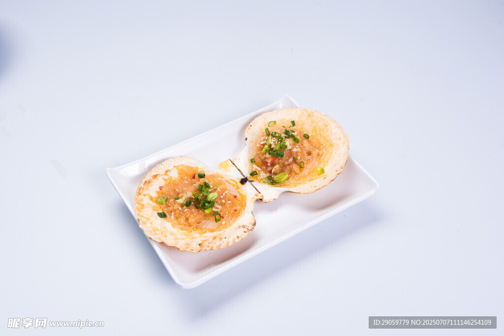 夜市烧烤蒜蓉粉丝烤扇贝