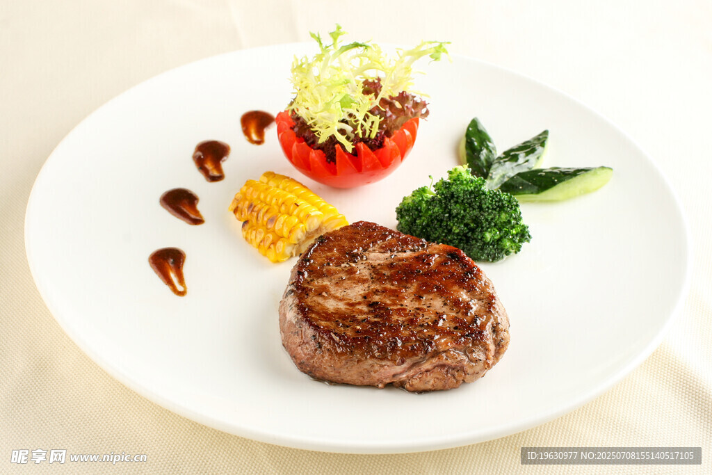 美味牛排摆盘精致