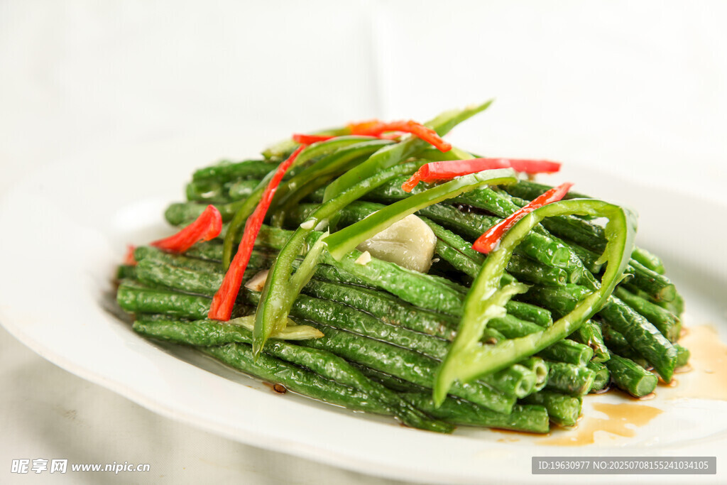 清炒豆角配红椒