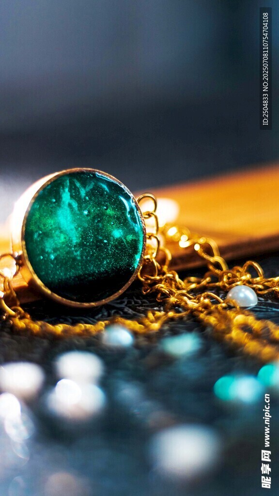 祖母绿宝石项链精美展示