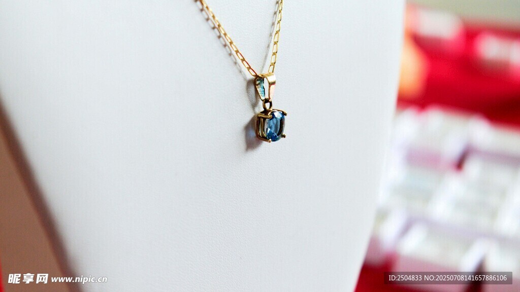 精致蓝钻吊坠项链