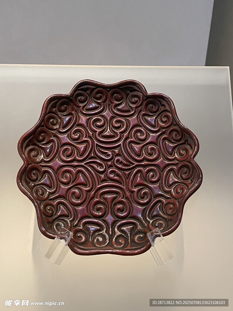 复古花纹八角盘