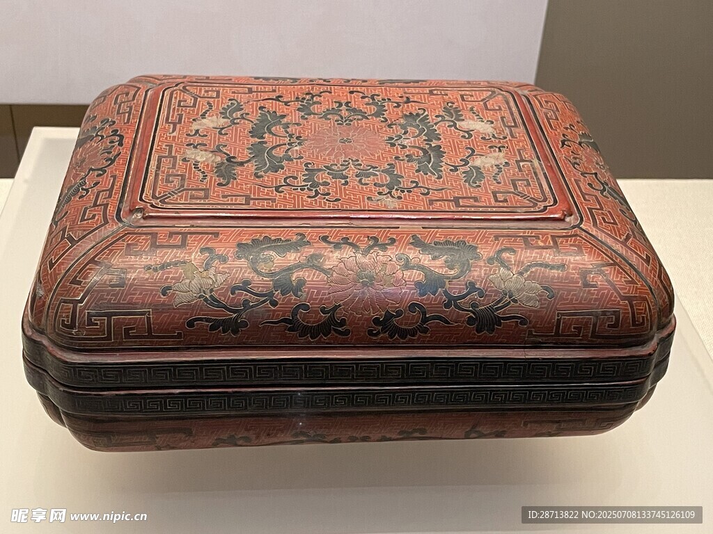 精美彩绘木质首饰盒