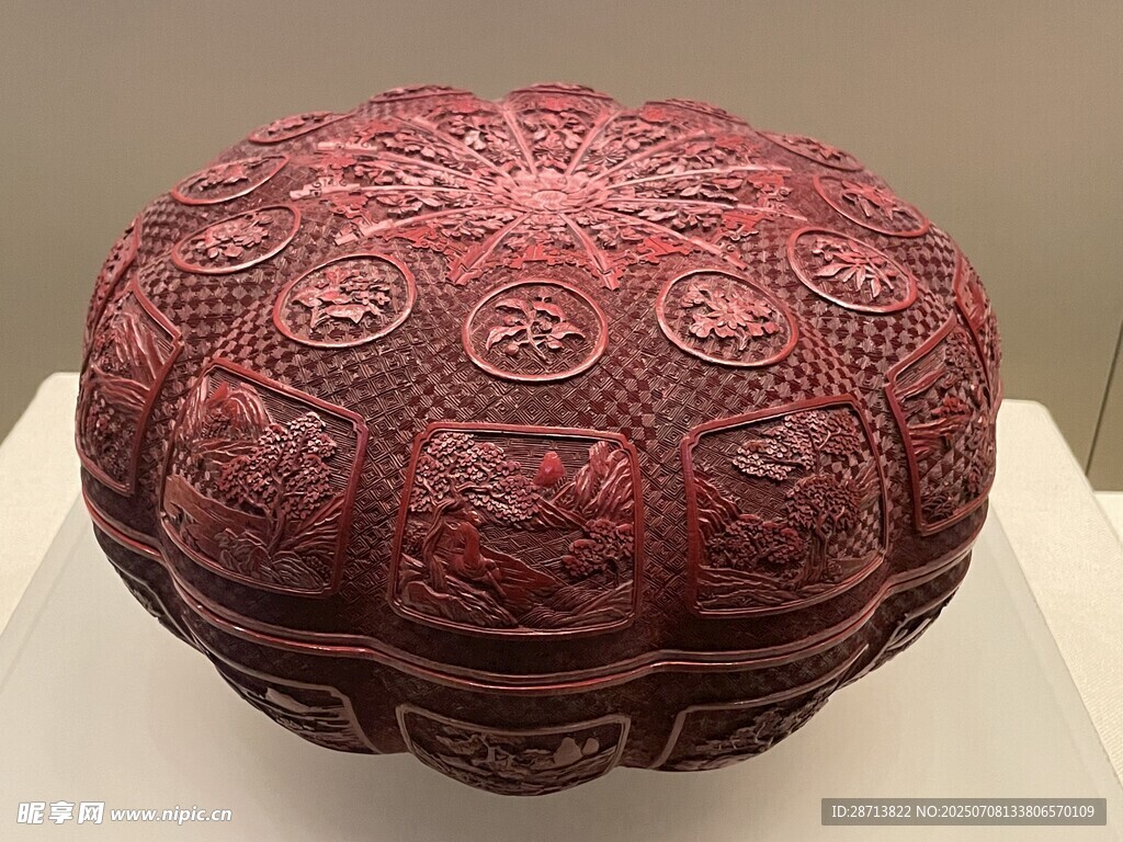 雕花红漆圆盒