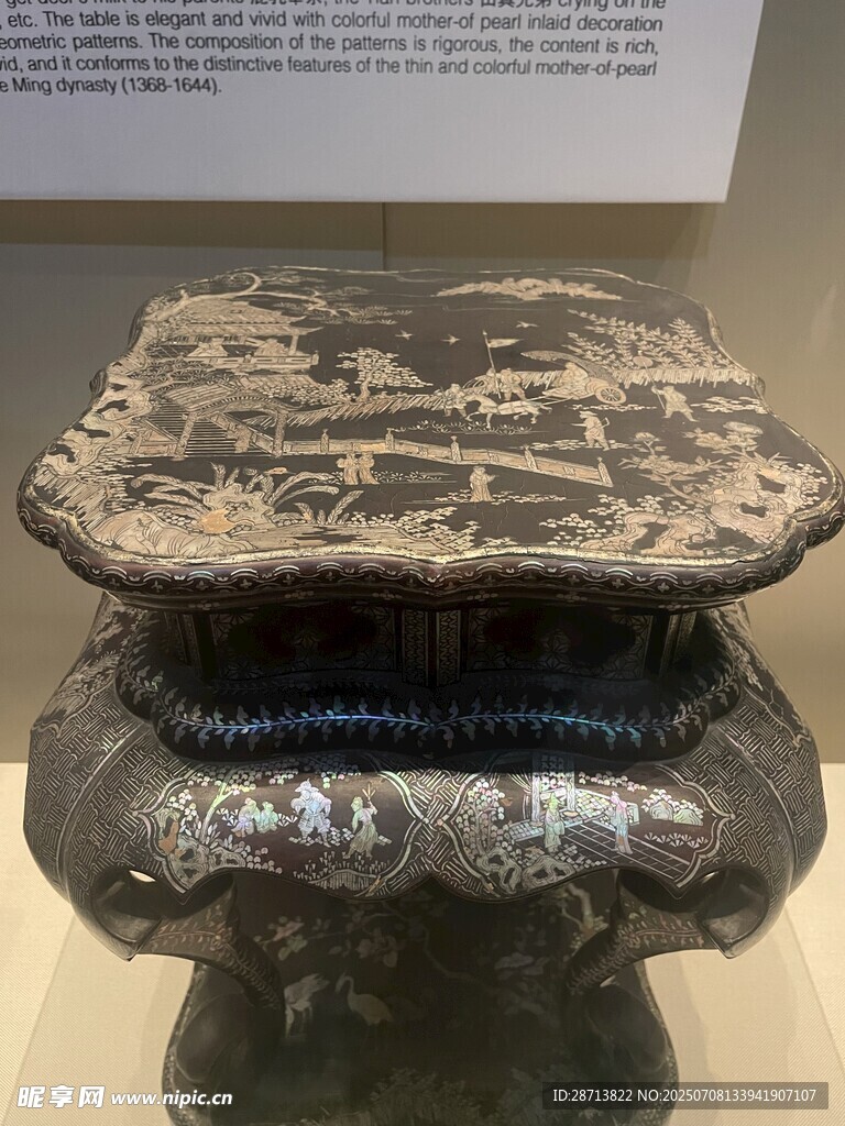 黑漆嵌螺钿器物