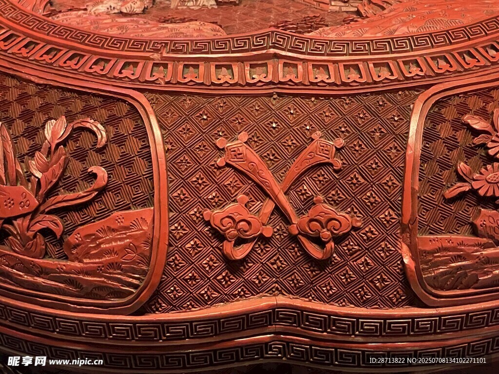 漆木精美雕花红木器物细节