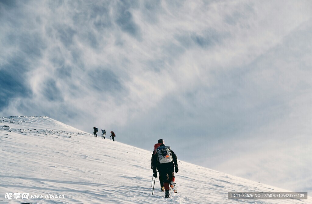 雪山徒步者的坚毅之旅