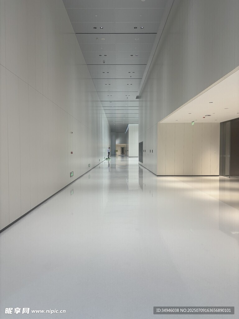 空旷现代风室内走廊空间
