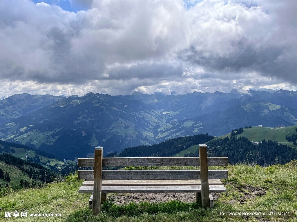 山间长椅