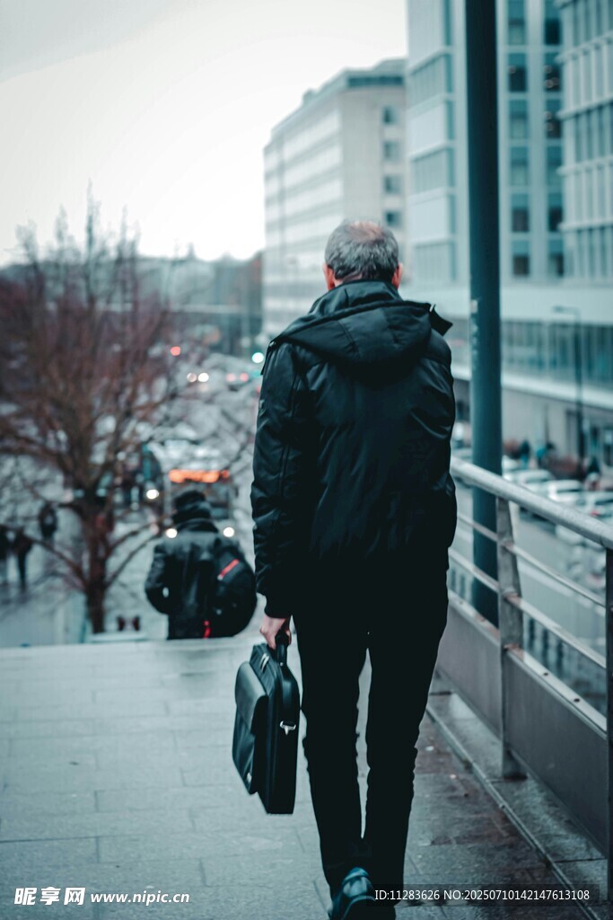 老人背影