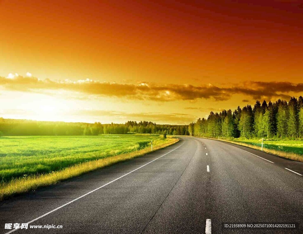 夕阳下的公路美景