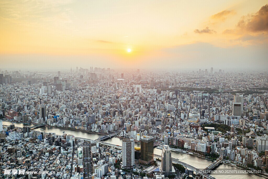 城市日落全景俯瞰图