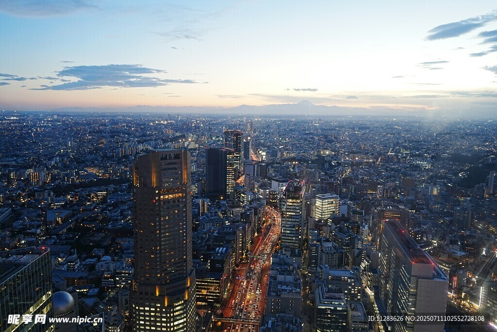 城市天际线日落美景