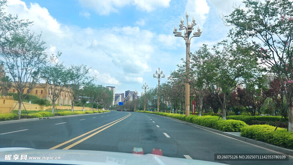 行车途中公路风景
