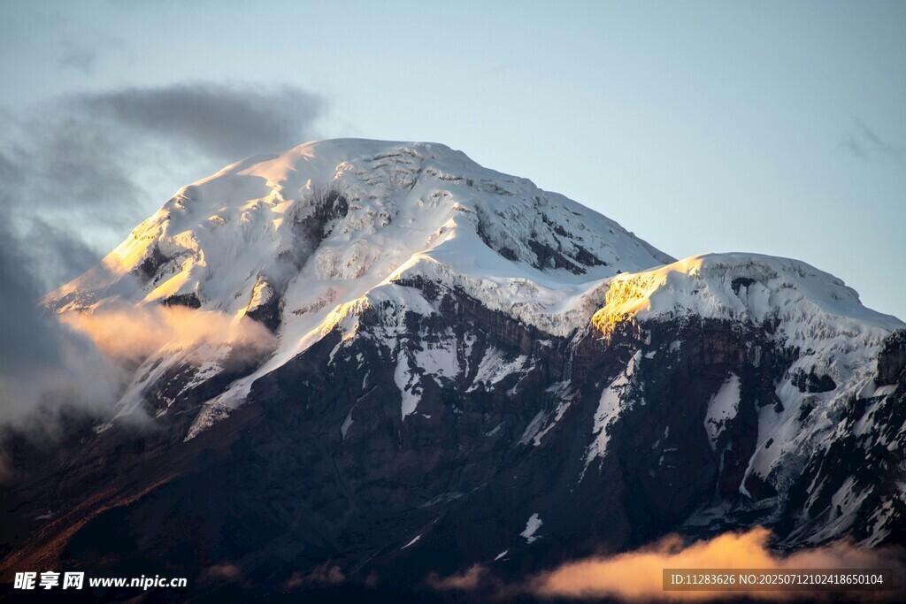雪山壮丽美景