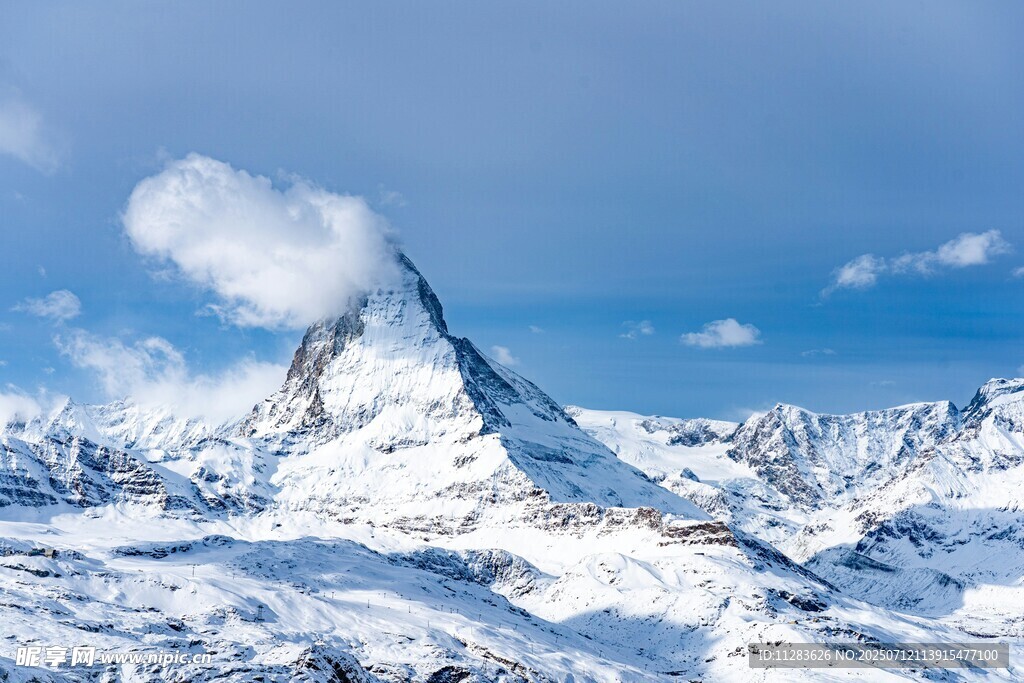 壮丽雪山景观