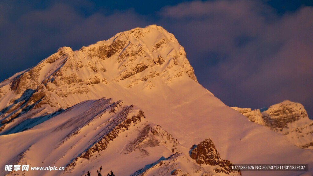 雪山壮丽景观