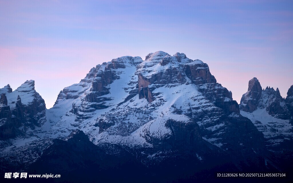 雪山壮丽美景