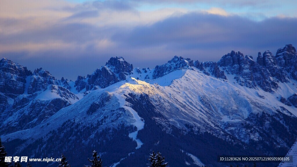 壮丽雪山美景