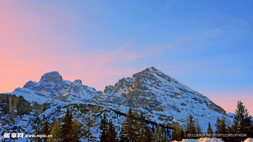 雪山美景