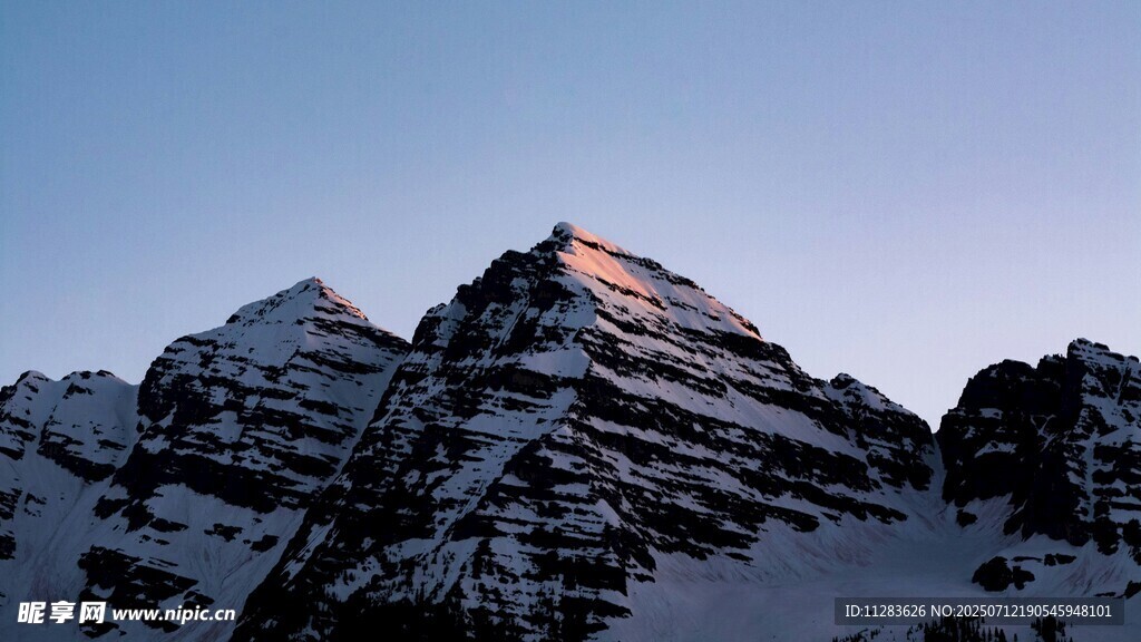 雪山壮丽景致