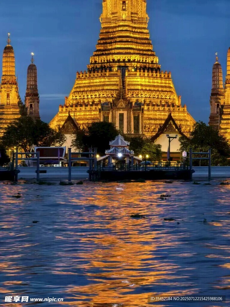 曼谷郑王庙夜景