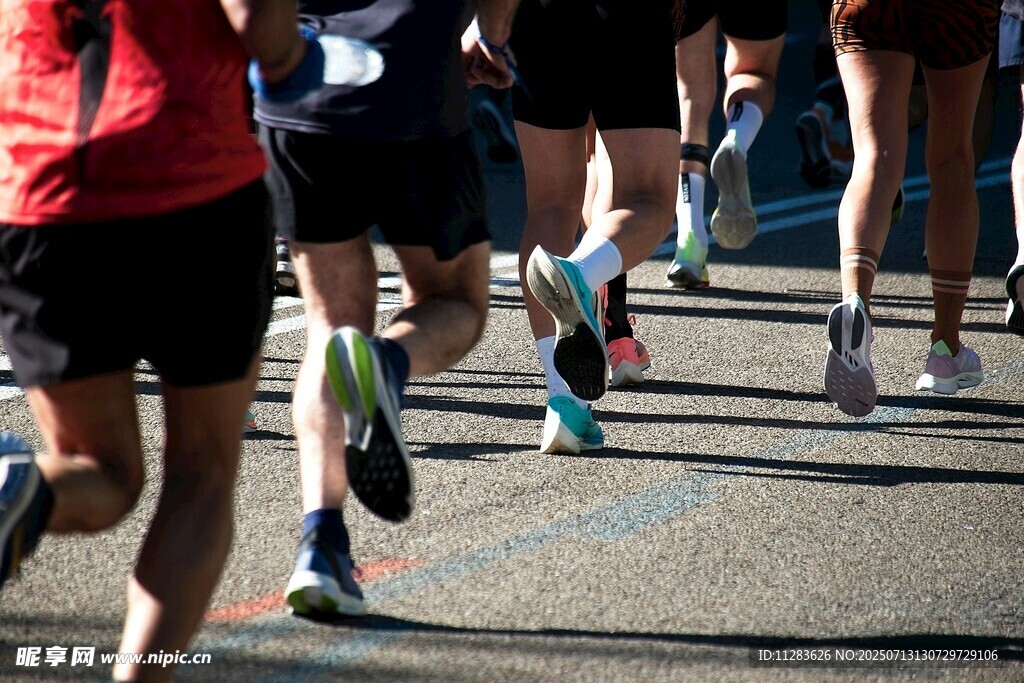 跑步者的动感瞬间