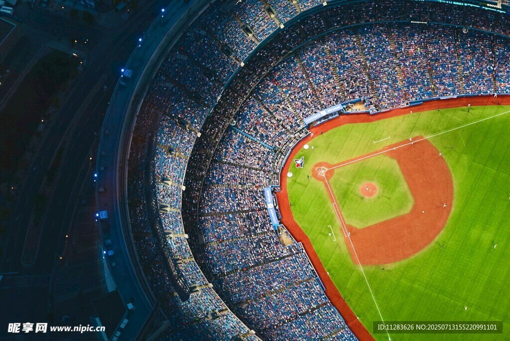 俯瞰热闹的棒球场
