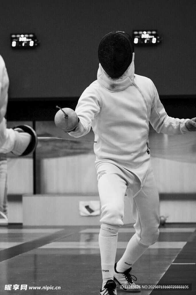 击剑运动员赛场英姿