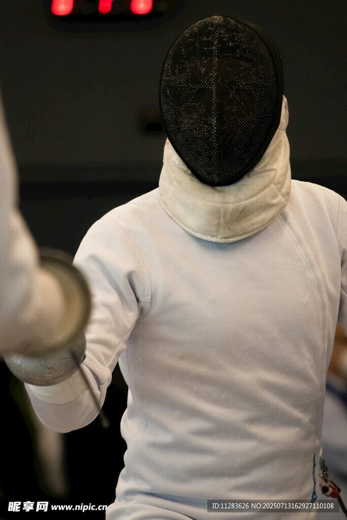 击剑运动员赛场英姿