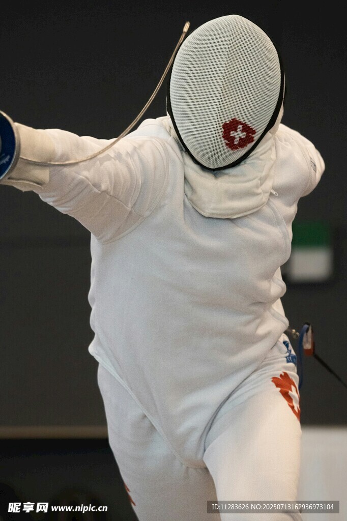 击剑运动员赛场英姿