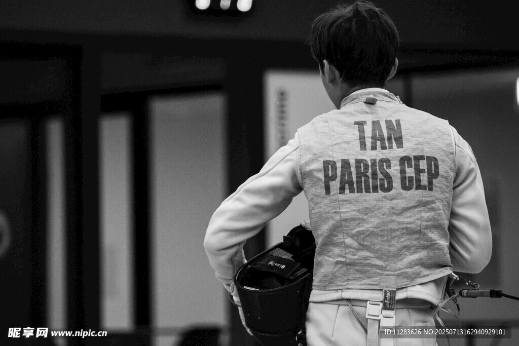 击剑运动员背影