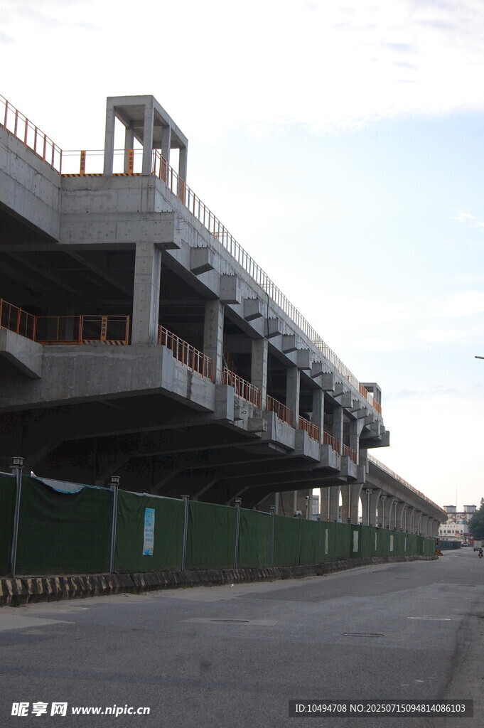 在建高架地铁站