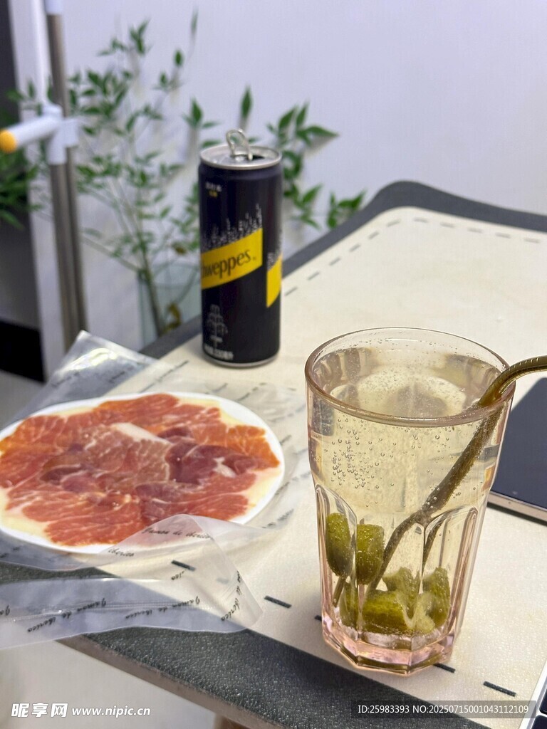 火腿片与饮品