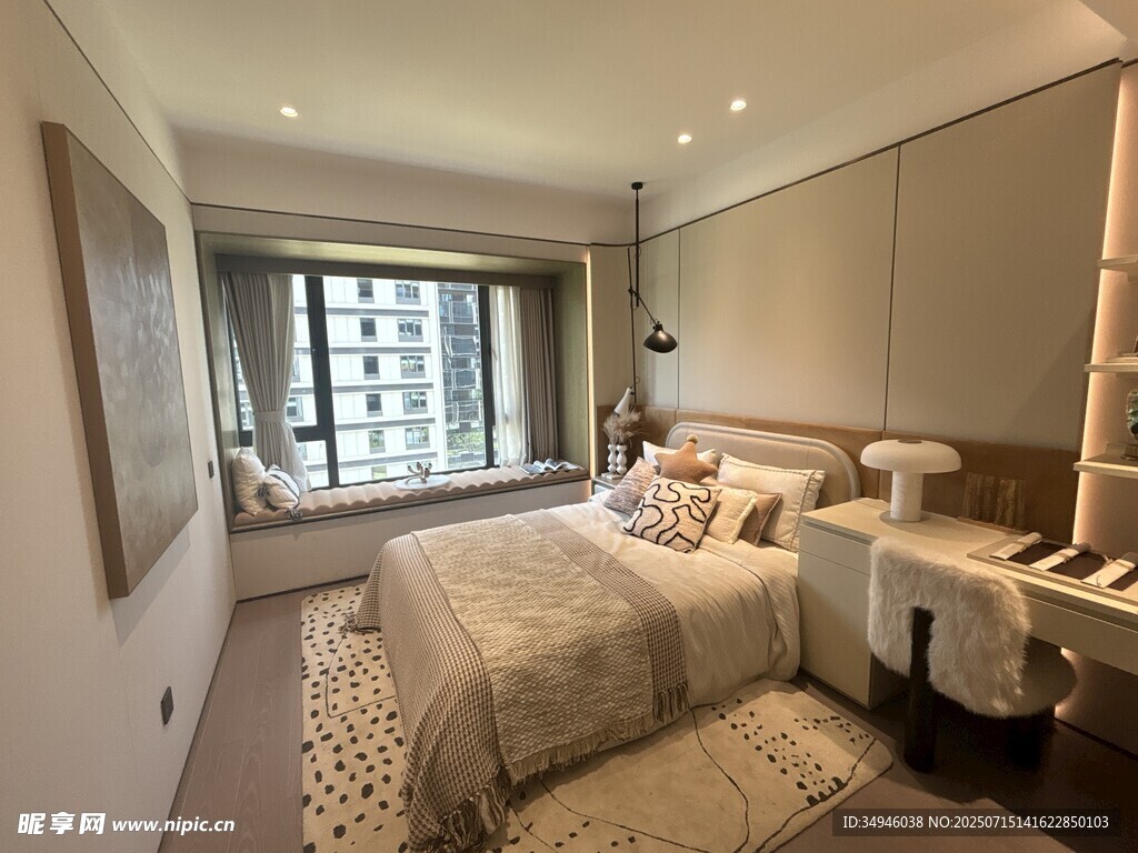 现代简约风温馨卧室空间