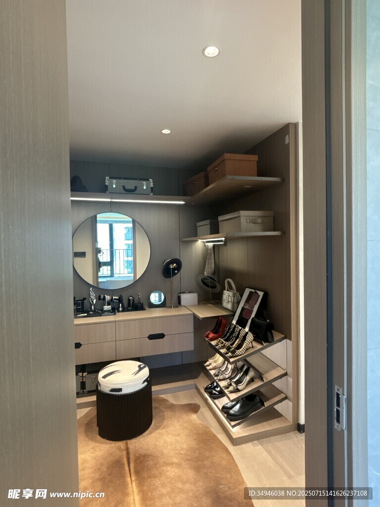 现代简约风家庭健身房一角