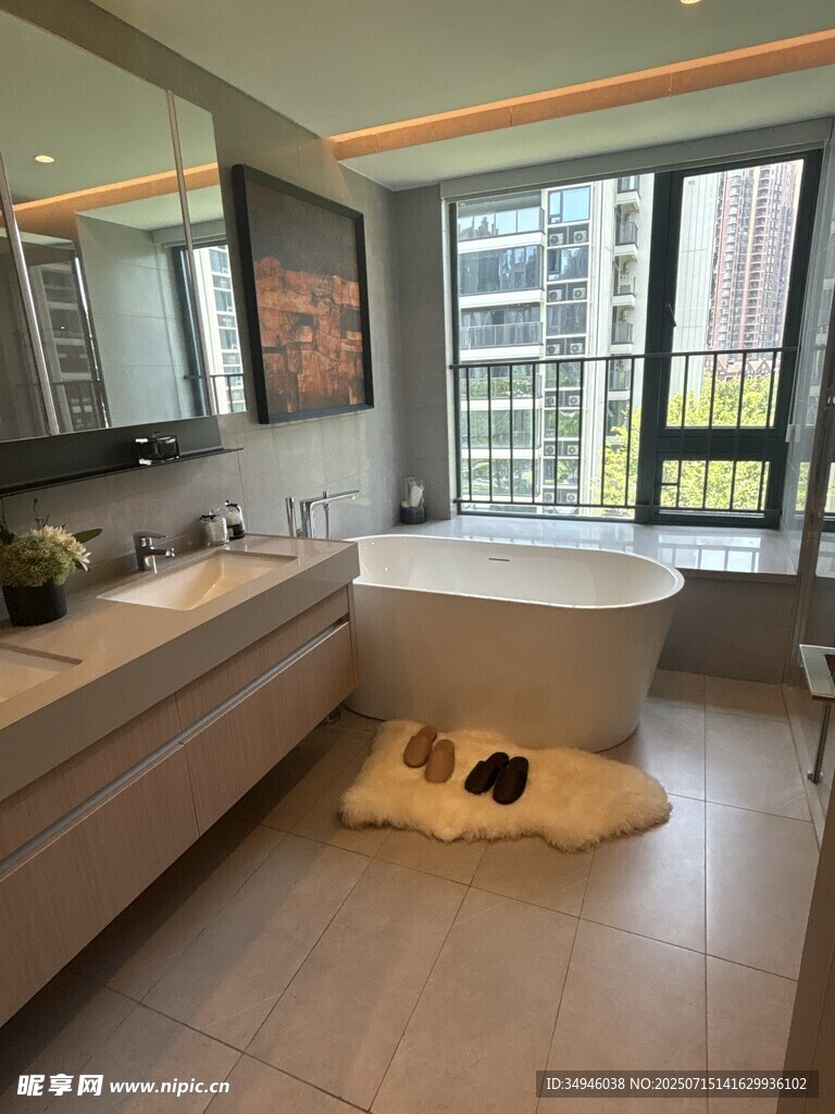 现代简约风豪华浴室空间